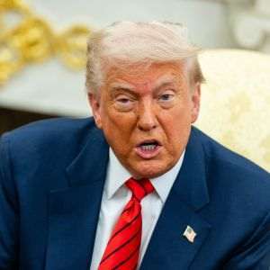 Trump afirmă că vrea o acţiune militară decisivă în Iran